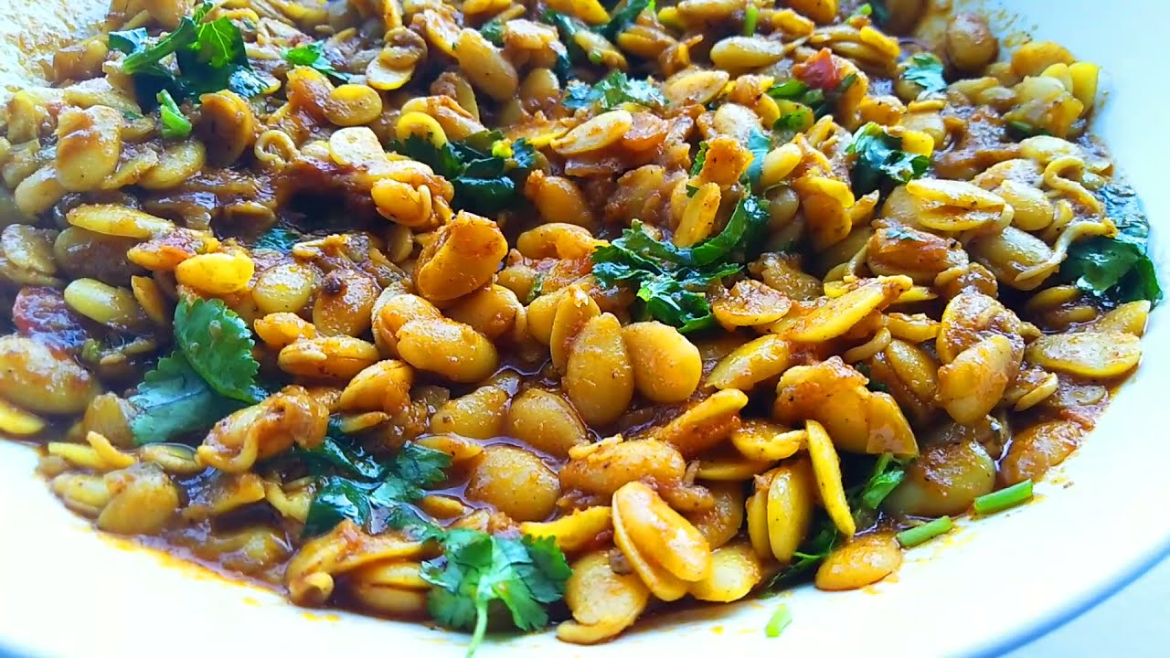 मोड आलेल्या वालाची भाजी / mod alelya walachi bhaaji recipe in marathi / Dalimbi Usal / pavta bhaji