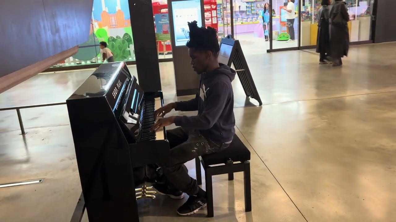 I found a piano in a mall and THIS happened 