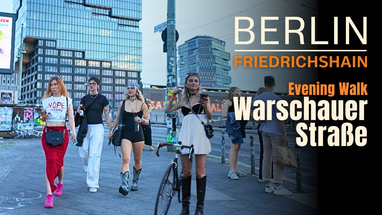 Warschauer Stra&szlig;e 🌙 D&auml;mmerungsspaziergang entlang Berlins ber&uuml;hmtem Ausgehviertel | 4K