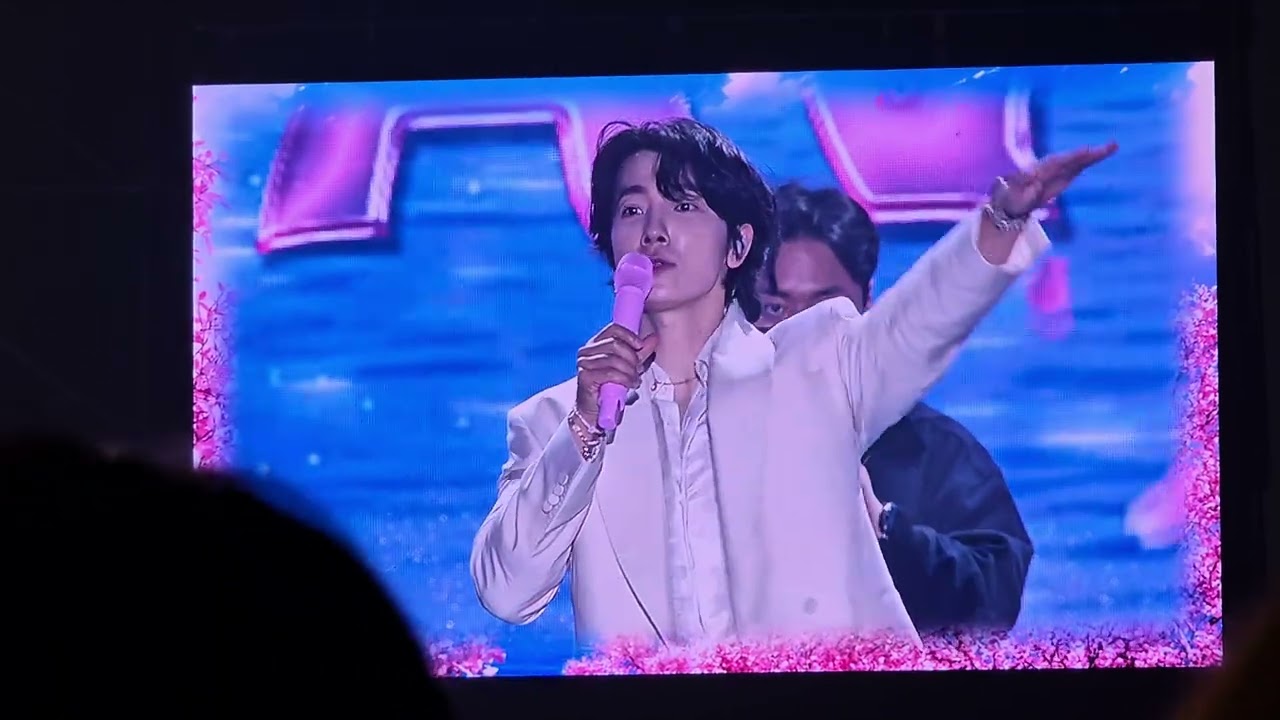 EAST COAST : WAVE LEE DONGHAE李東海 - Photo time