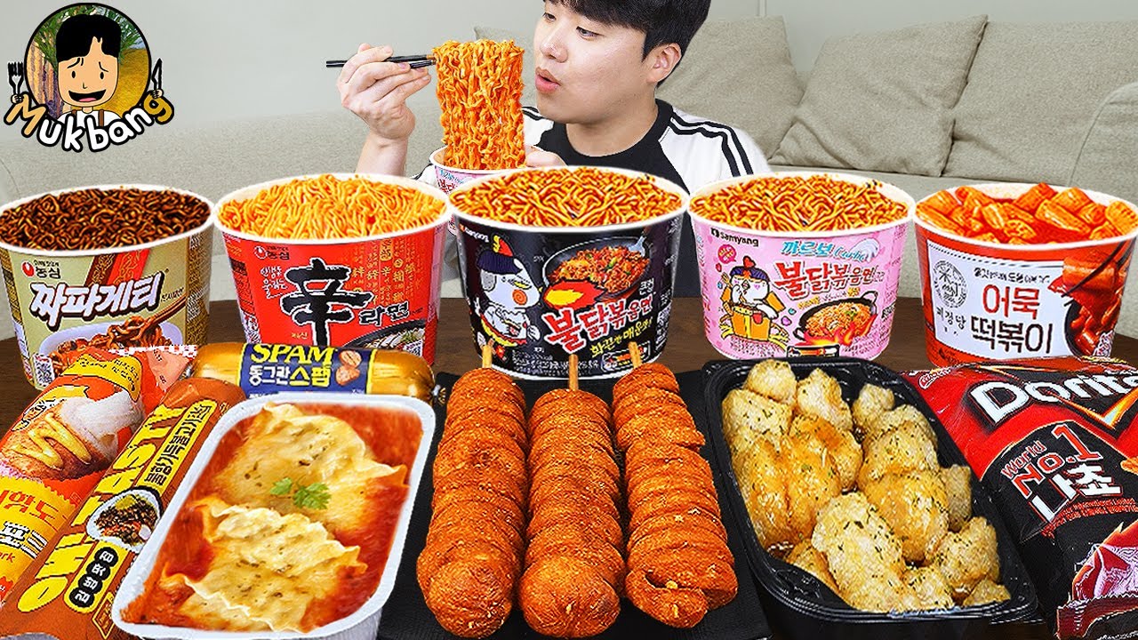 ASMR MUKBANG небольшой магазин, острый рамэн, хот-доги, кимбап, ттеокбокки !! Корейский магазин