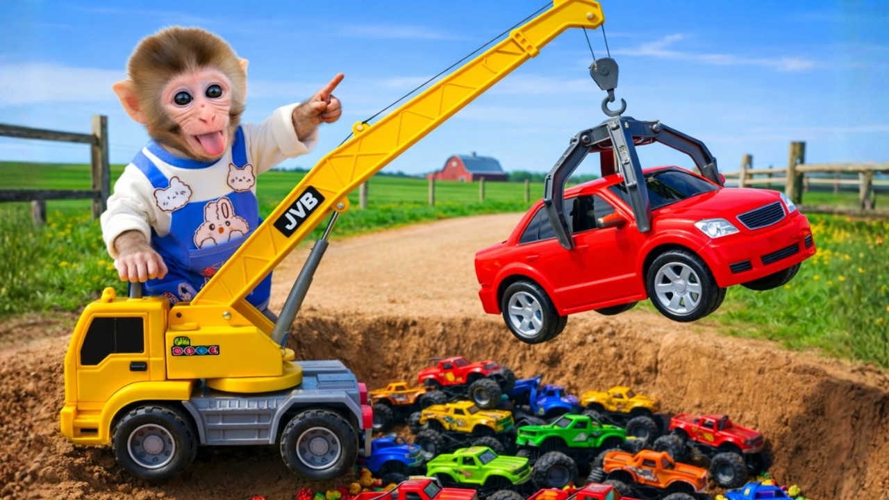 Monyet Milo Imut membantu anak kucing menemukan monster truck lalu mandi di bak penuh gelembung busa