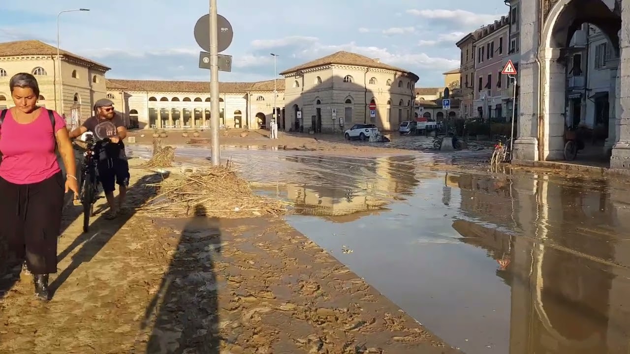 Alluvione Marche - Senigallia finisce sott'acqua 🇮🇹