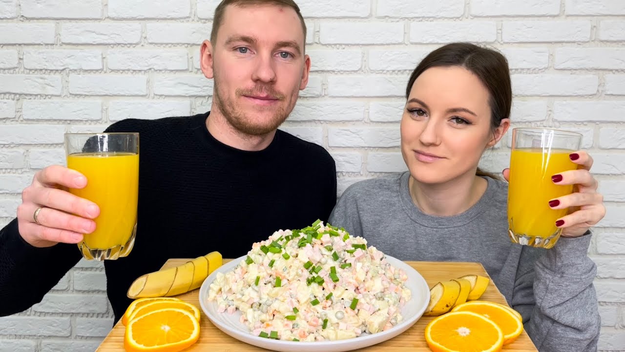 МУКБАНГ ОЛИВЬЕ НОВОГОДНИЙ САЛАТ MUKBANG OLIVIER NEW YEAR'S SALAD рецепт с колбасой ответы на вопросы