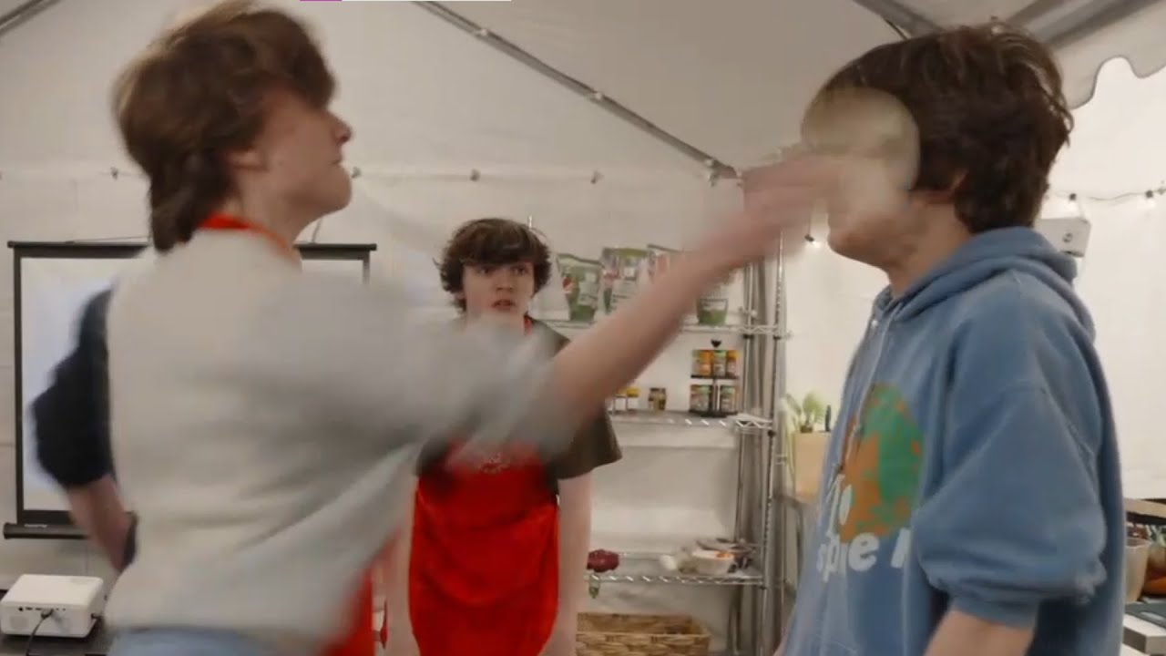 Tubbo Gets Slapped During His Cooking Show (w/ Niki, Eret, MaxGGs, & Jonnaay)