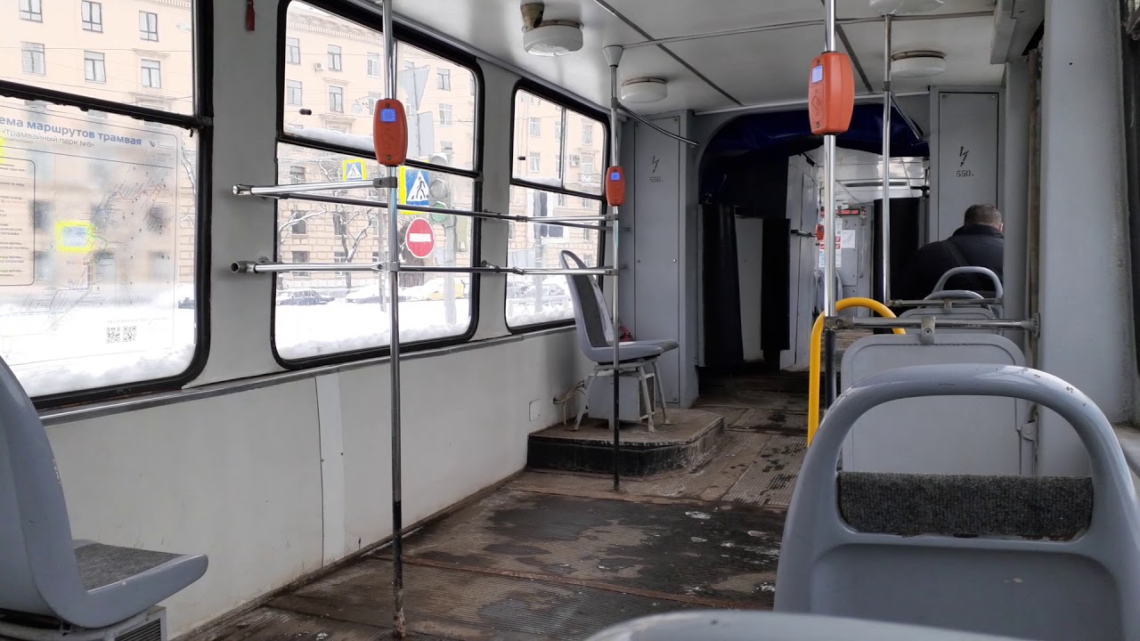 Санкт-Петербург. 52 трамвай около станции метро Автово