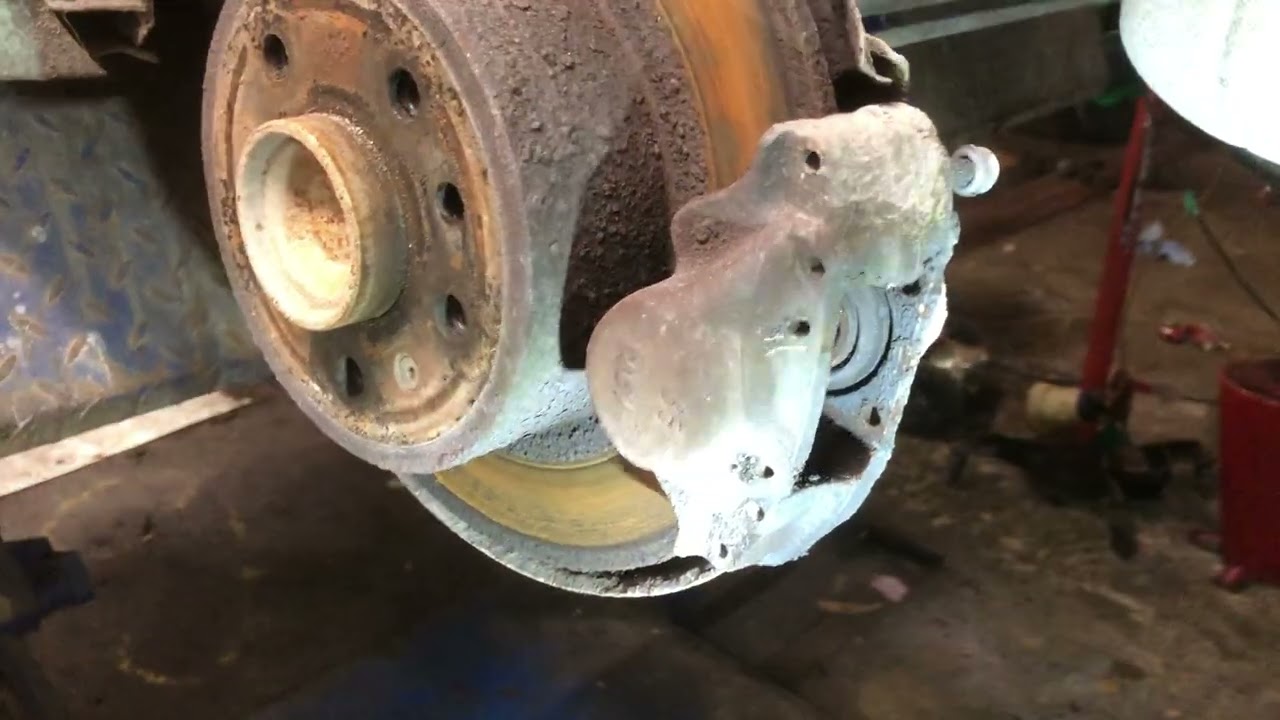 Saab 9-3 Jarrut, alusta ja ihan oikeaa vikaa