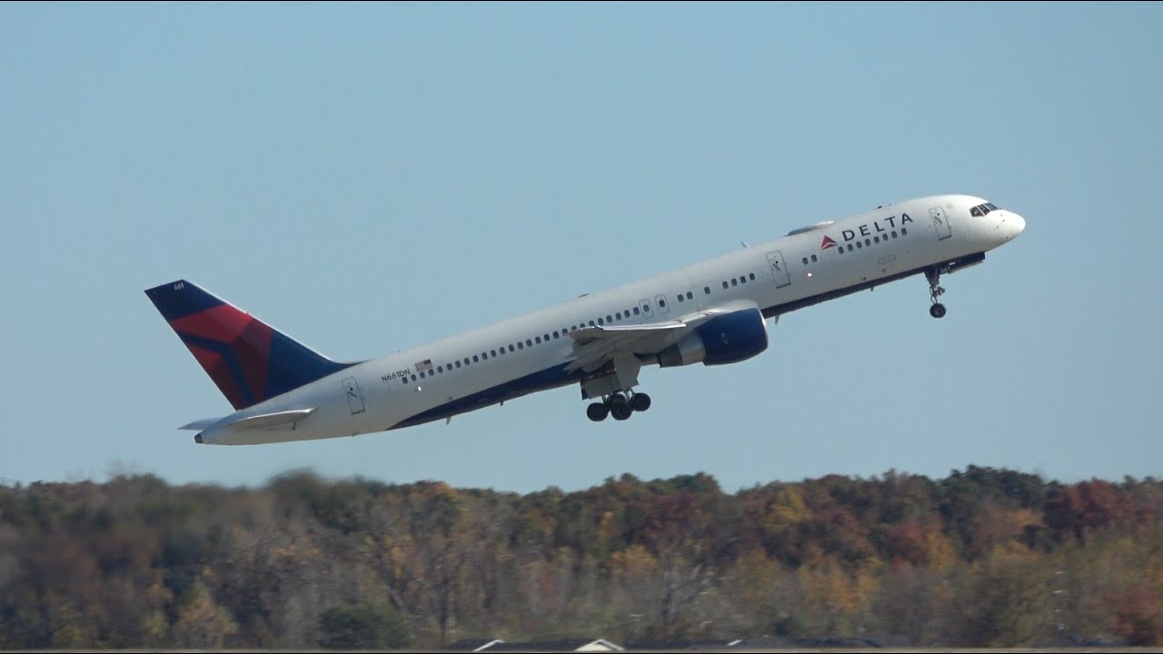 Plane Spotting at Detroit Metro Airport - October 24, 2024 