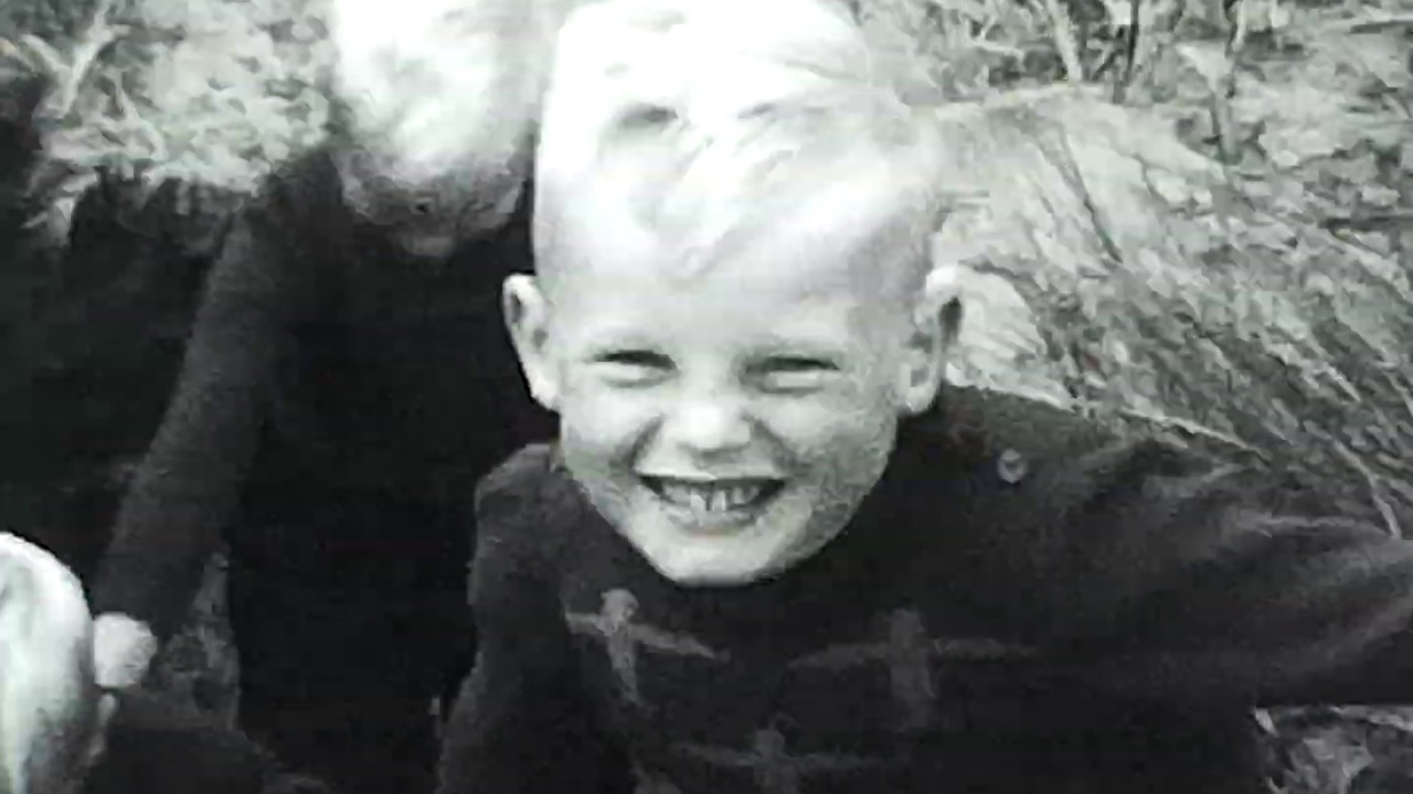 Oude beelden van gezin met vakantie op Ameland (begin 1950)
