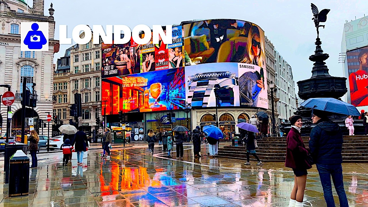 London's Busiest Streets in Winter | Piccadilly Circus to Covent Garden 4K Walk