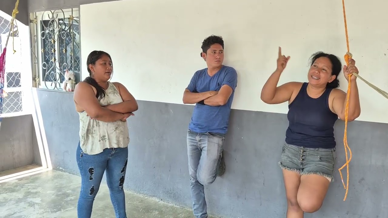 KARINA llora por que todo el publico ya no la quiere y le dice Judas