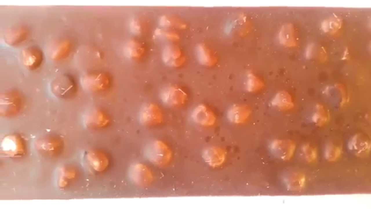 Freia Helnøtt, Milk Chocolate with whole hazelnuts.