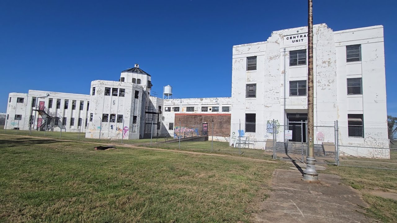 Exploring the Abandoned Sugar Land Prison👀⁉️