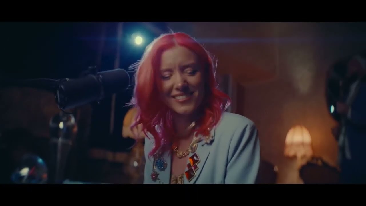 New Constellations - Hot Blooded (NPR Tiny Desk Submission - Spanish Translation)