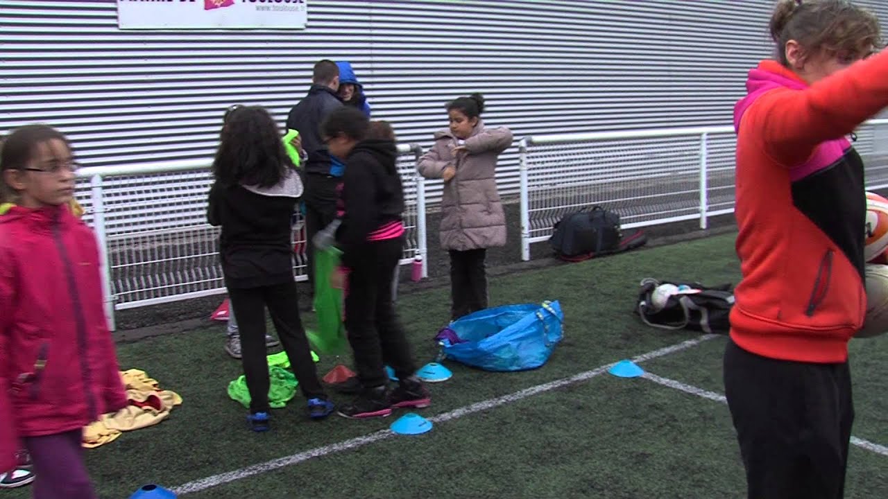 Le rugby, outil d'insertion des jeunes filles de quartiers prioritaires - Association Rebonds!