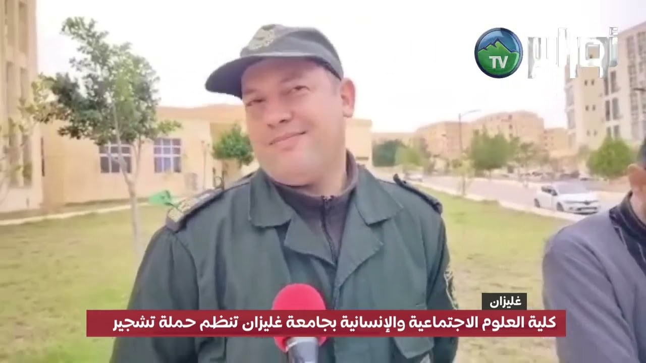كلية العلوم الاجتماعية والإنسانية بجامعة غليزان تنظم حملة تشجير للحفاظ على جمال الحرم الجامعي