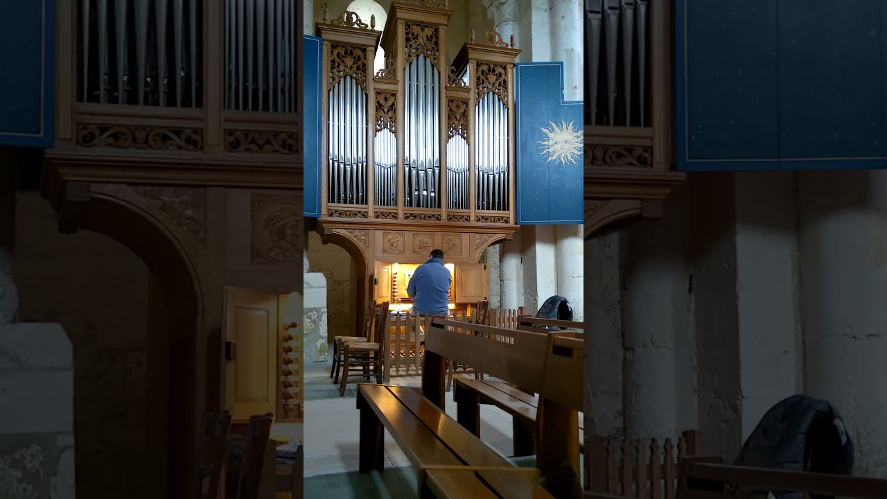 Improvisation sur l'orgue Blumenroeder de l'abbaye de Saint Amand de Boixe