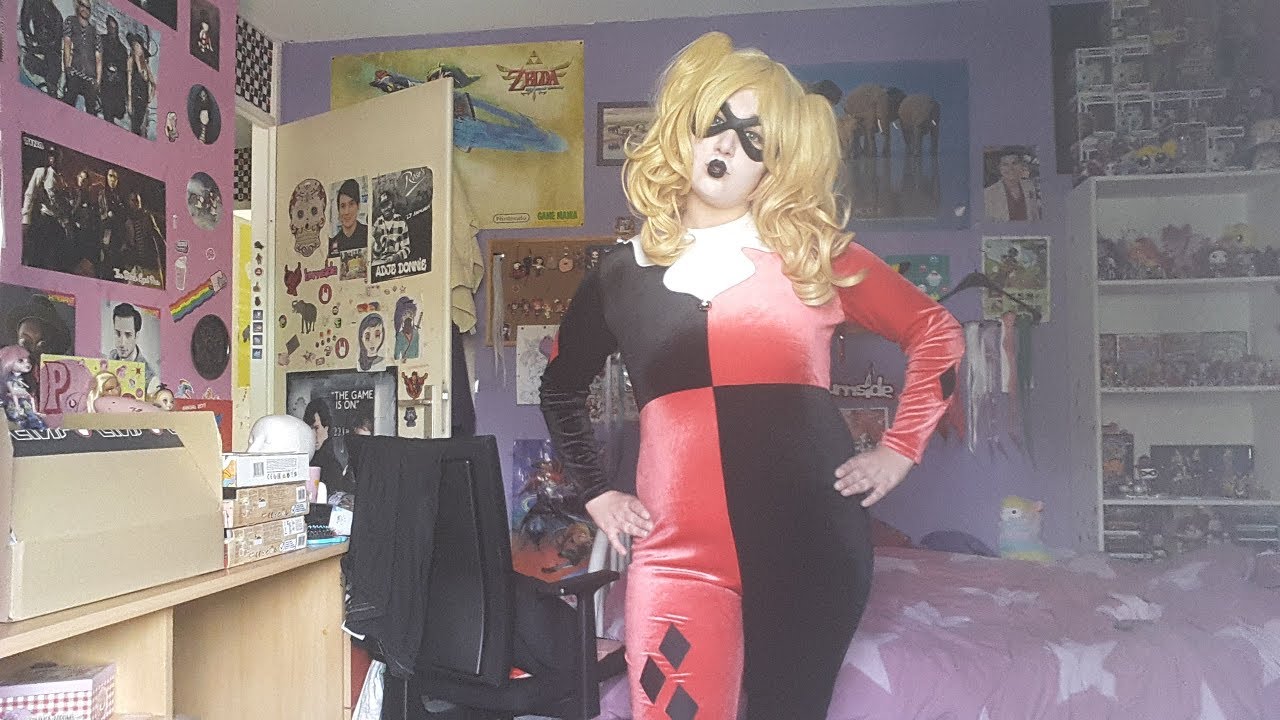 Harley Quinn does the Michael Scarn dance (The Office US)