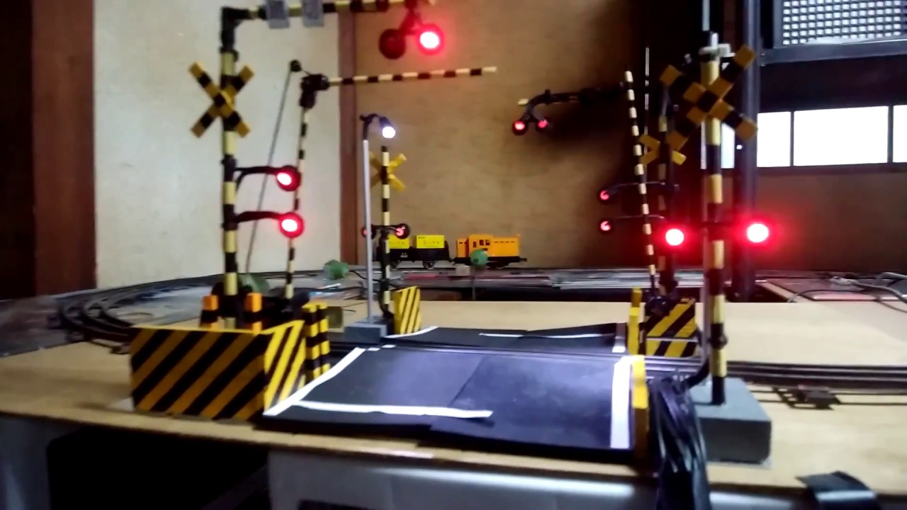 Ｏゲージ　鉄道模型　屈折式踏切　(O-gauge railroad crossing)