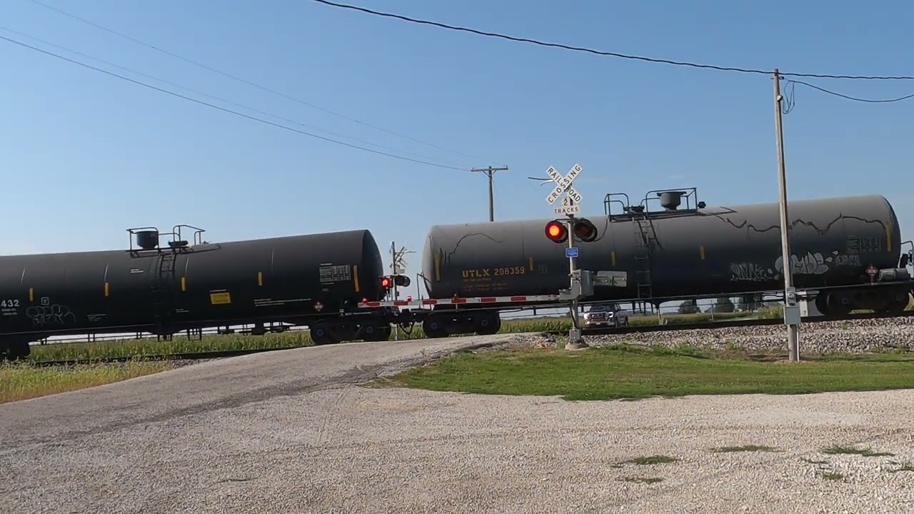 Norfolk Southern 4073 Charging East of Ivesdale, IL