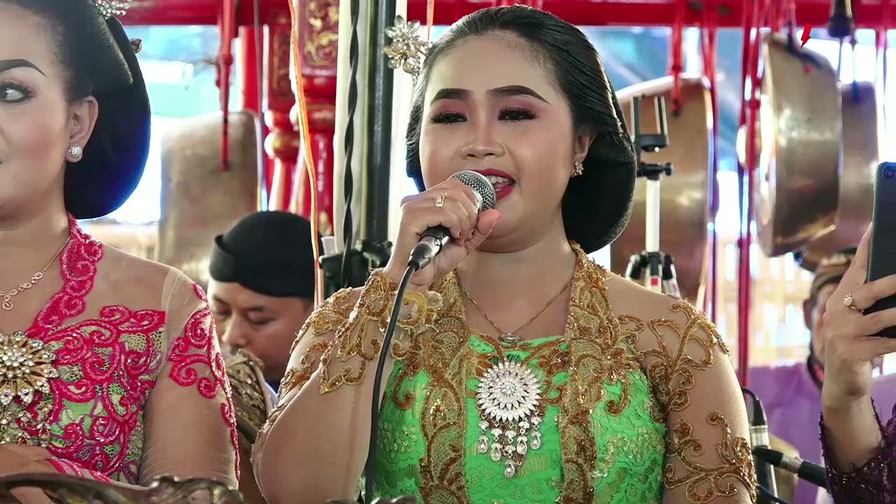 sinden moblong cinde laras feat  madu laras sinden  beken