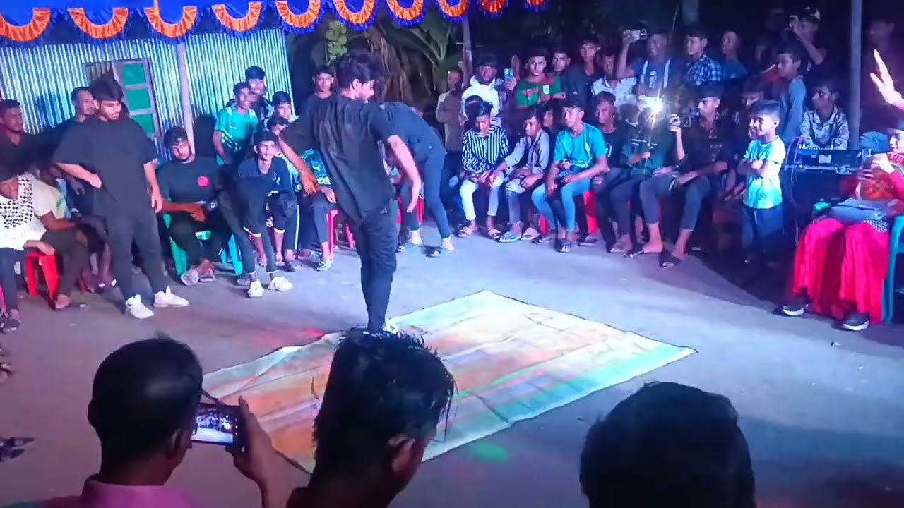 গ্রামের বিয়ে বাড়ির নাচ।