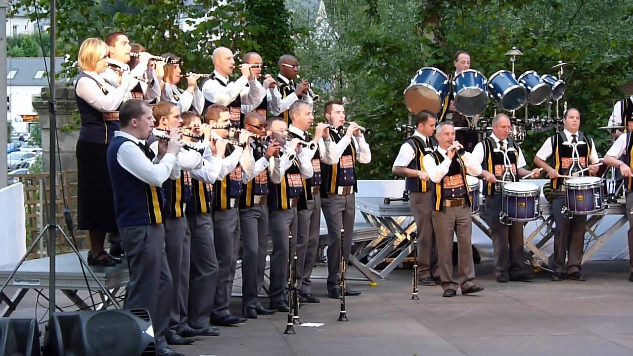 Bagad Kemper, gavotte pourlet à Peniti en La Forêt Fouesnant