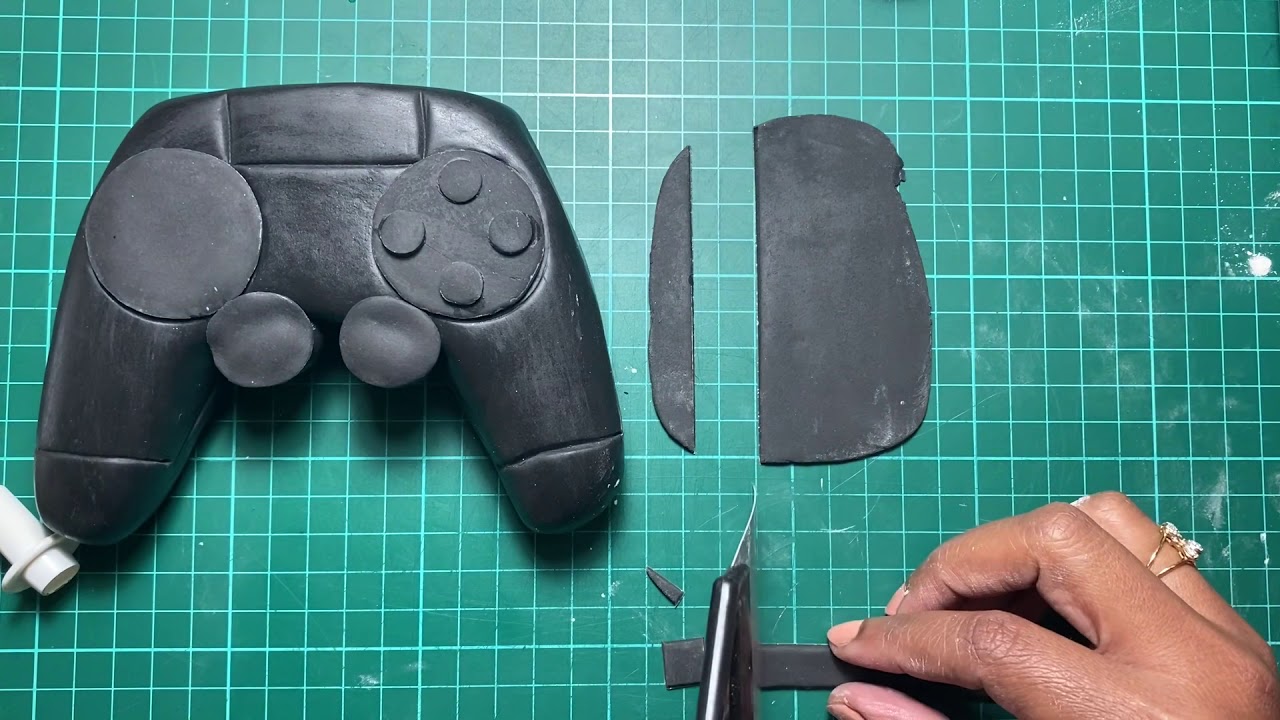 Making of a fondant PS4 controller