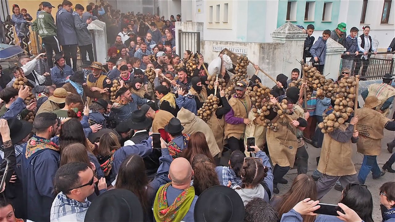 Salida de los Calabaceros y ofertorio #Peropalo2023 Villanueva de la Vera