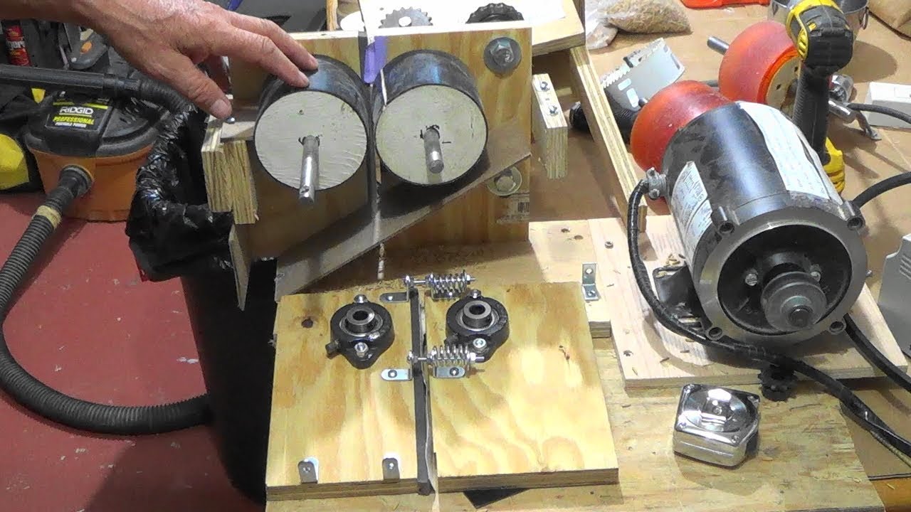 rice de huller using wooden rollers