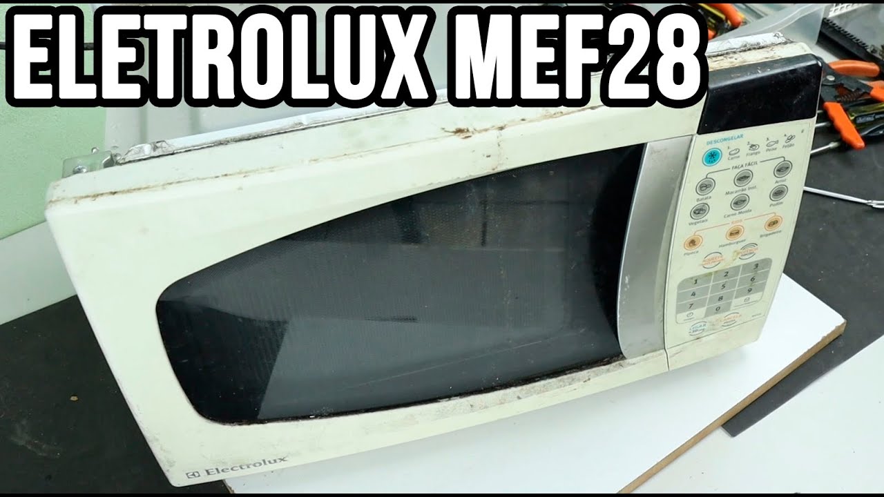 Micro-ondas Eletrolux MEF28 encontrado na rua