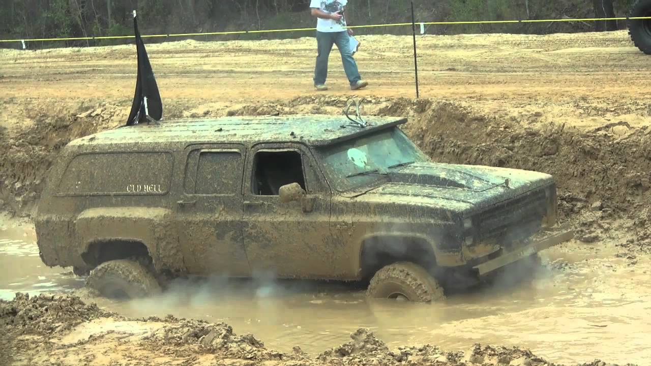 BIG BLOCK SUBURBAN DUALLY AT DIXIELAND MUD BOG!! 