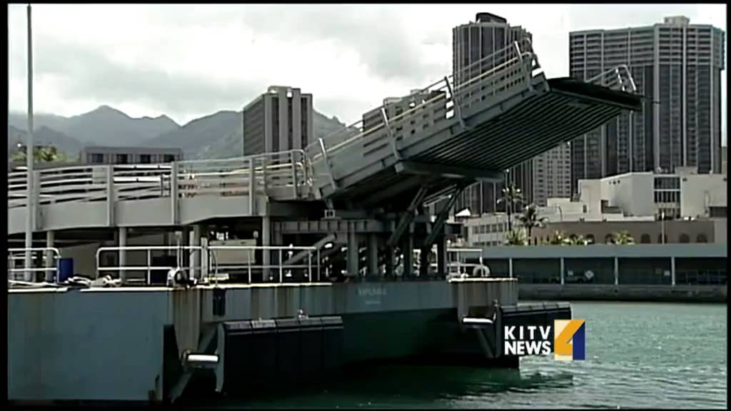Hawaii's Superferry up for auction