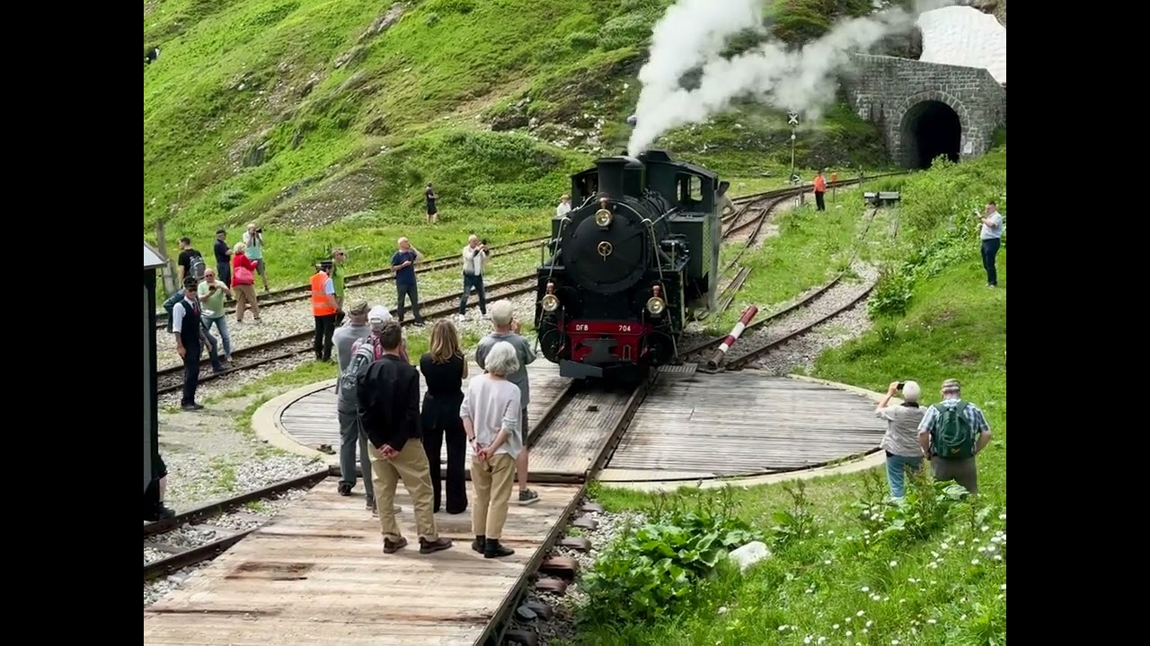 Furka DFB Bahnhof. Lok muss zur Weiterfahrt ins Wallis abgedreht werden. #furkadampf #dfb #furka