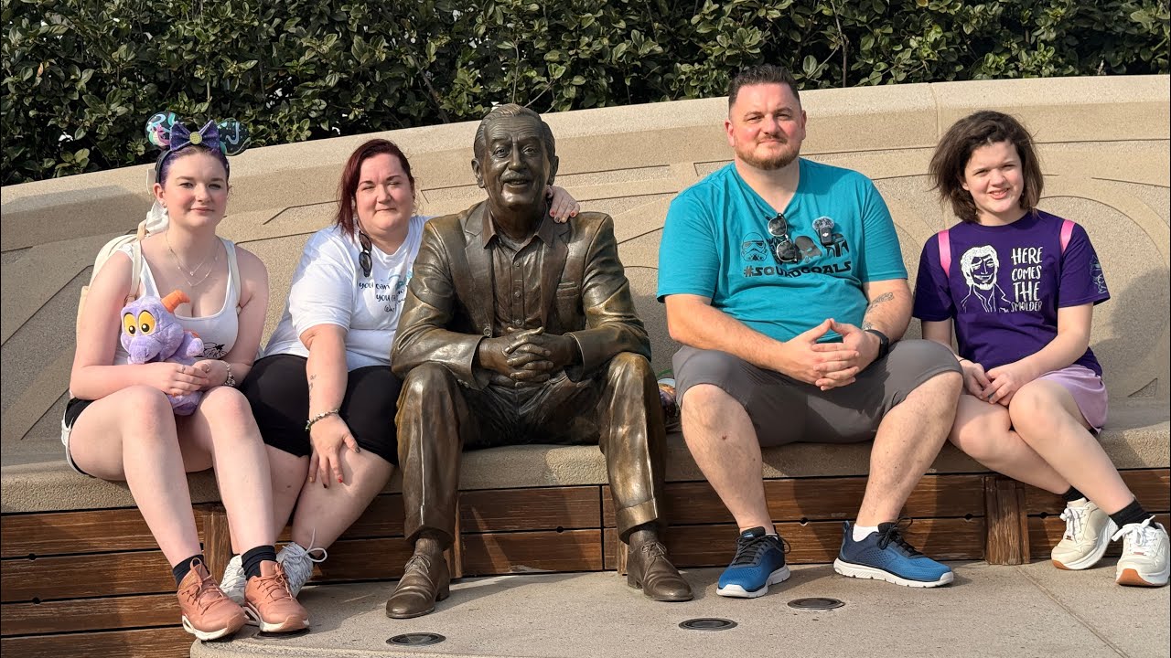 EPCOT Day 🌐 Frozen Ride Before Refurb ❄️ + Guardians of the Galaxy 🚀 | Orlando Villa Tour 24/01/26