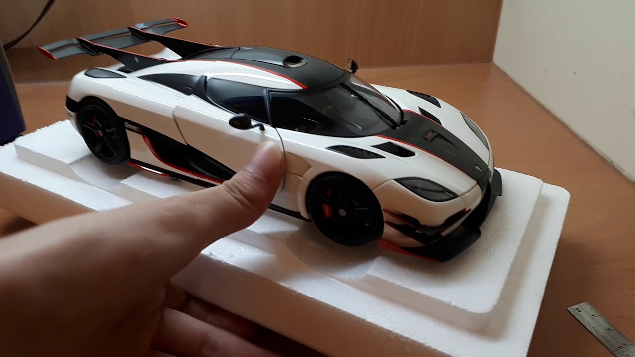 Autoart Koenigsegg One:1 1/18 model open