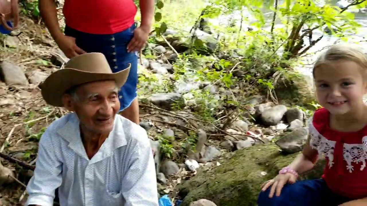llegamos al  r&iacute;o,  presentando la familia de Aventuras de Torola 503
