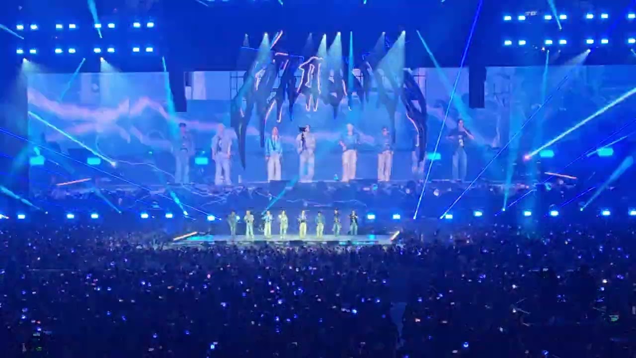 STRAY KIDS - Walkin On Water 250607 Globe Life Field Arlington, TX