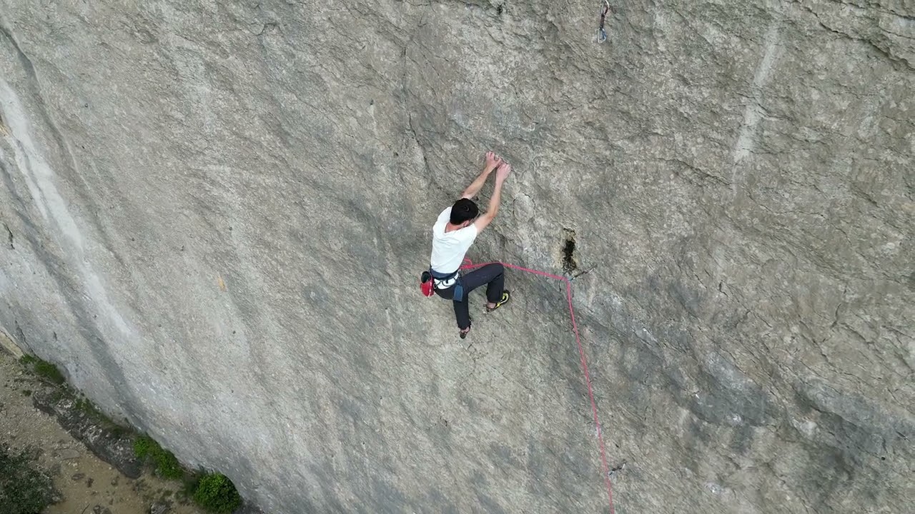 Climbing in Mouriès Super Frite 7b. Escalade à Mouriès Super Frite 7b .