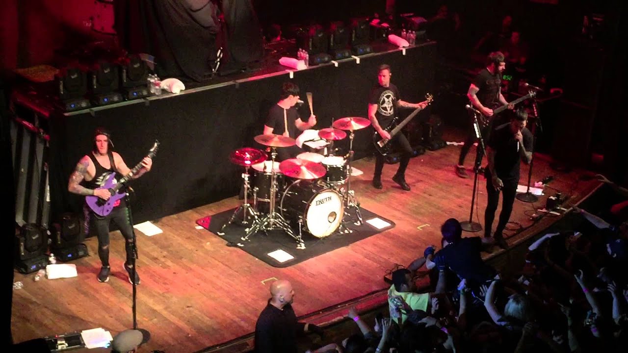 Falling in Reverse - There's No Sympathy For The Dead Live