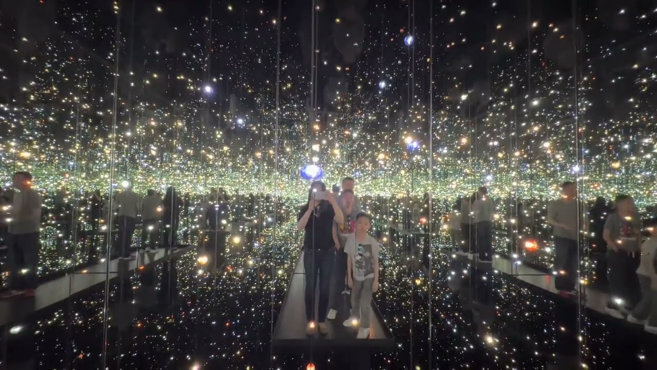 We can almost touch the STARS 🌟 | Infinity Mirrored Room - The Broad