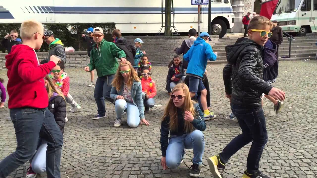 Flashmob L6 vierklaver - markt Temse