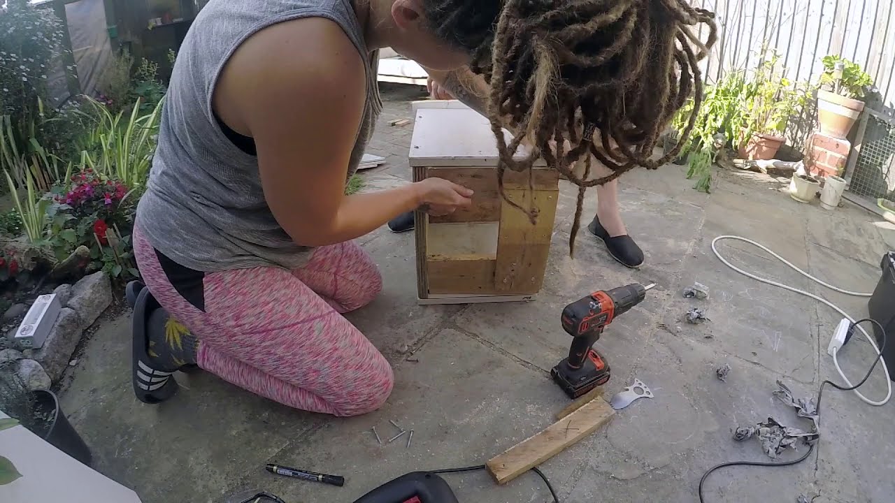 100% RECYCLED Hedgehog House - DIY HEDGEHOG HOUSE for £0 - PROTECT OUR WILDLIFE 🦔 