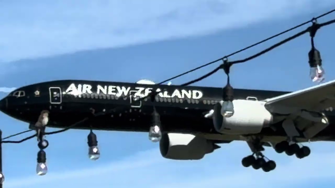 AIR NEW ZEALAND BOEING 777-300ER Landing