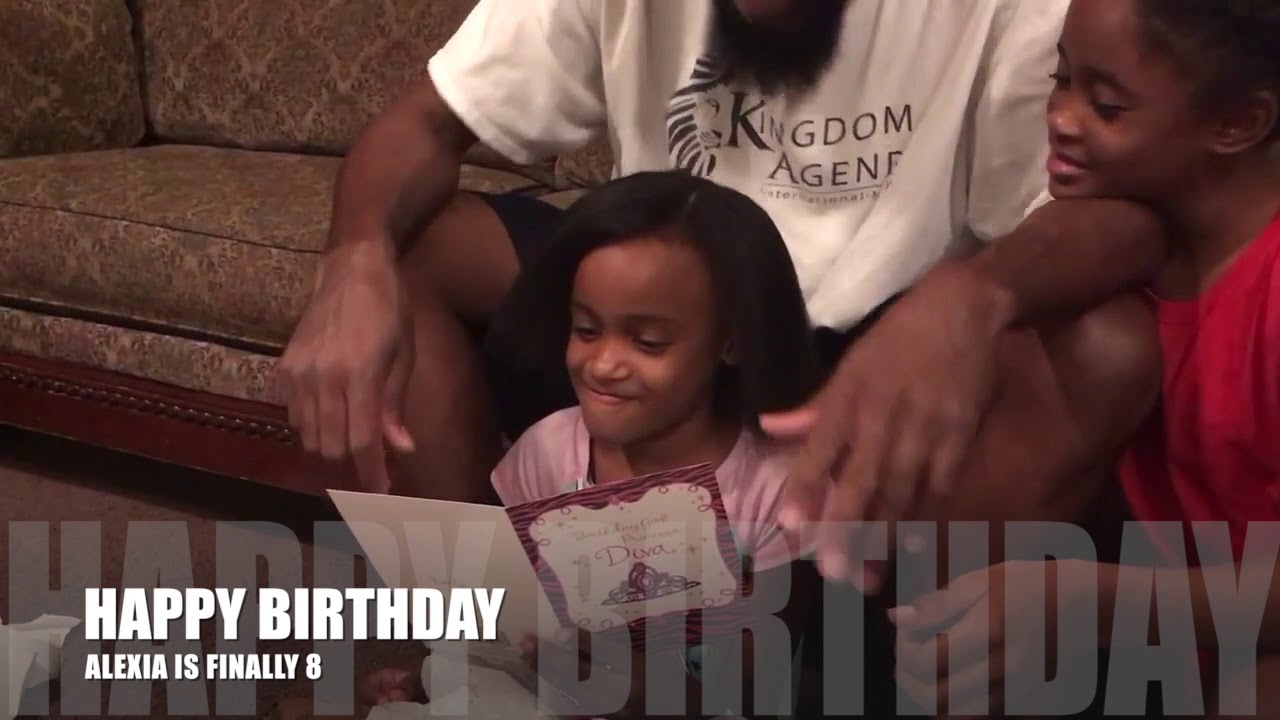 Lexi gets an iPhone for her birthday!!! 📱📱🎉🎁