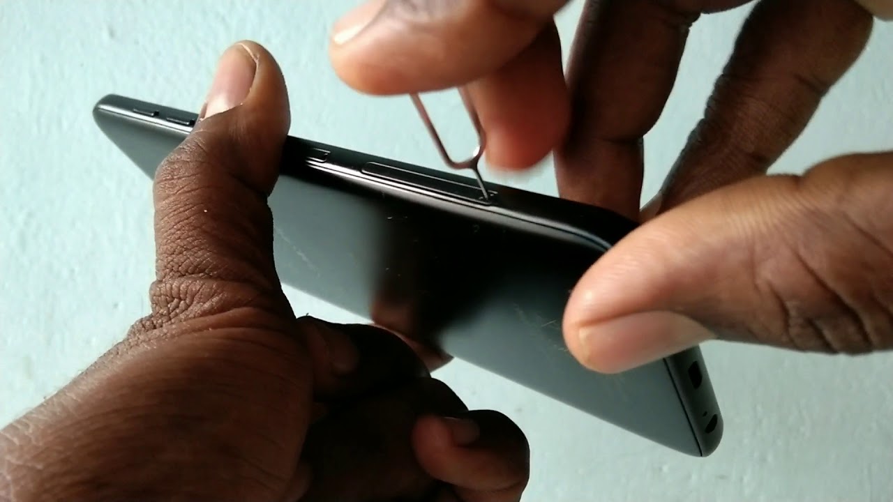 How to insert SIM cards and SD card in Samsung Galaxy J8