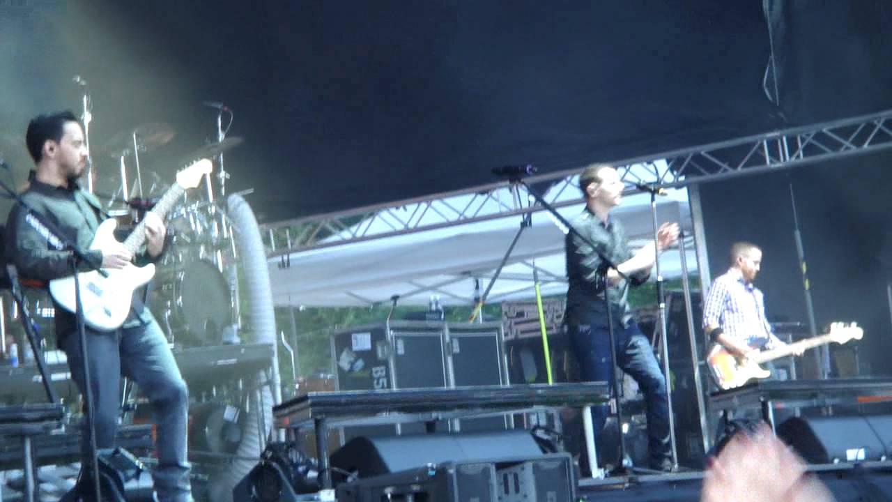Linkin Park - 10 - Burning in the Skies, Live @ Kaisaniemi, Helsinki, Finland (16.06.2011)