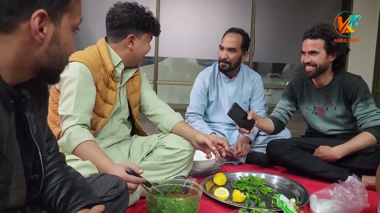  افطاری به یاد ماندنی  با تیم در دفتر 😇