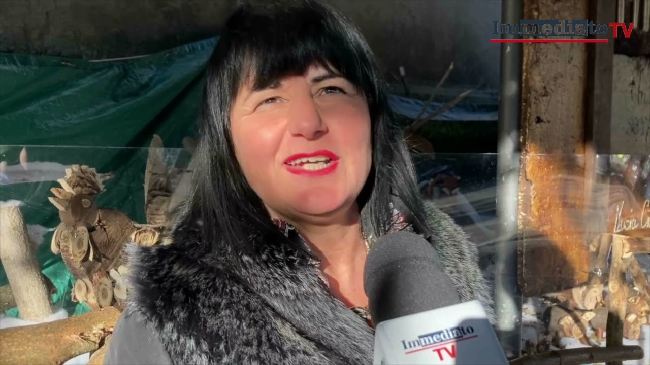 PRESEPE ARTISTICO AD ASCOLI SATRIANO. REALIZZATO CON SCARTI DI ALBERI SECCHI