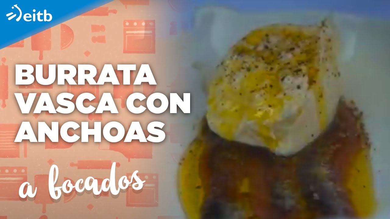 Entrante de burrata vasca con anchoas en el Restaurante Txitxardin, en Lasarte-oria